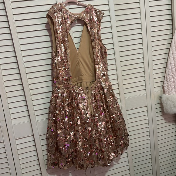 Rose gold sequin dress - Picture 3 of 4
